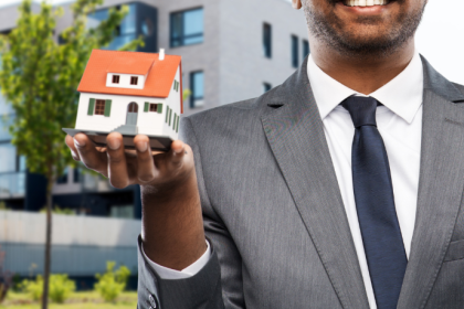 Alex Nabuco dos Santos analisa como o capital estrangeiro impulsiona o crescimento do mercado imobiliário brasileiro.