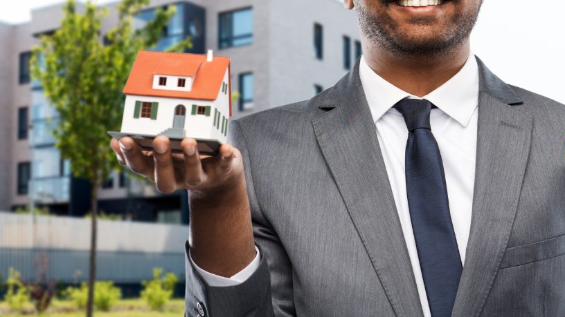 Alex Nabuco dos Santos analisa como o capital estrangeiro impulsiona o crescimento do mercado imobiliário brasileiro.