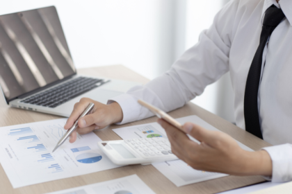Teciomar Ábila ensina estratégias para diversificar suas finanças mantendo o foco nos objetivos financeiros.