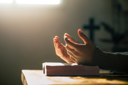 O sensus fidei orienta a participação do fiel na fé, exigindo discernimento e responsabilidade, como explica Jose Eduardo De Oliveira e Silva.